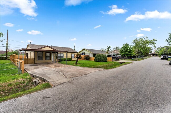 Building Photo - 5703 Minden St