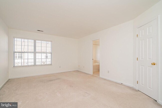 Building Photo - 2507 James Maury Dr