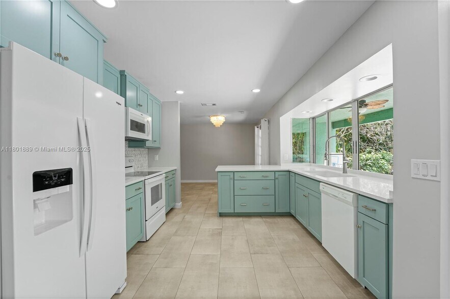 Primary Photo - 2911 SW 108th Way