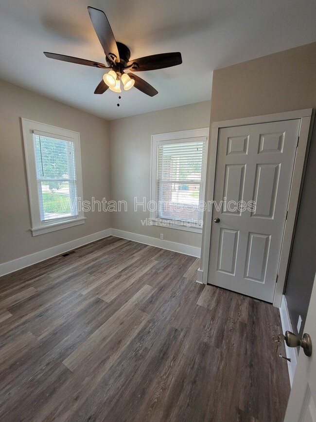 Building Photo - 333 W Murray St