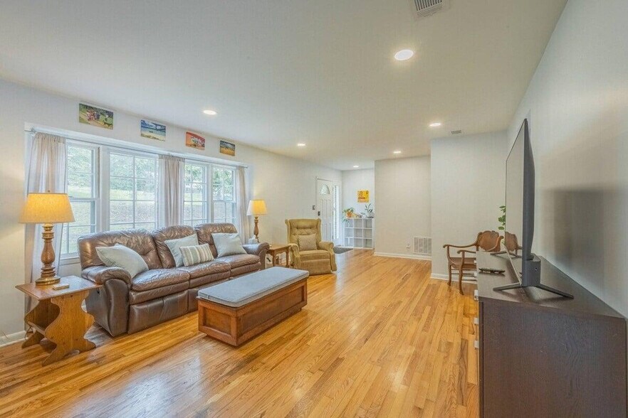 Building Photo - 635 Rivermont Rd