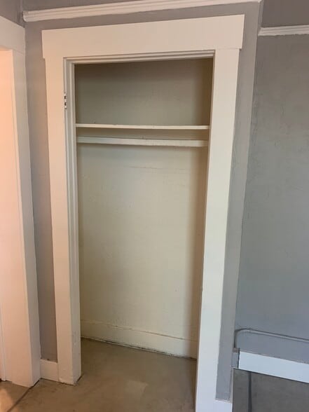 Closet - 114 N jacobus ave