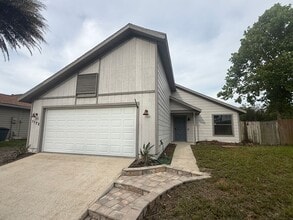Building Photo - Updated 2-bedroom, 2-bath home in Port Orange