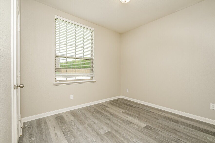 Building Photo - 1403 Park Trails Blvd
