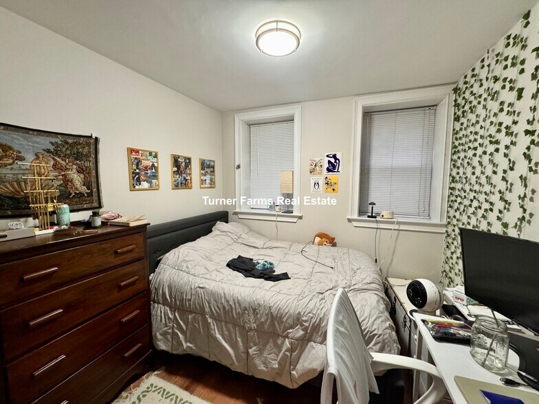 Building Photo - 719 Parker St