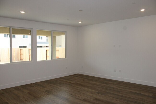 Building Photo - 8041 Roundhouse Lp