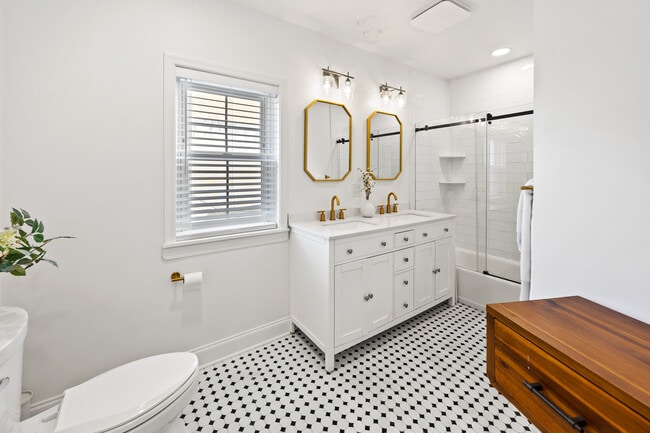 Building Photo - 2207 Lombard St