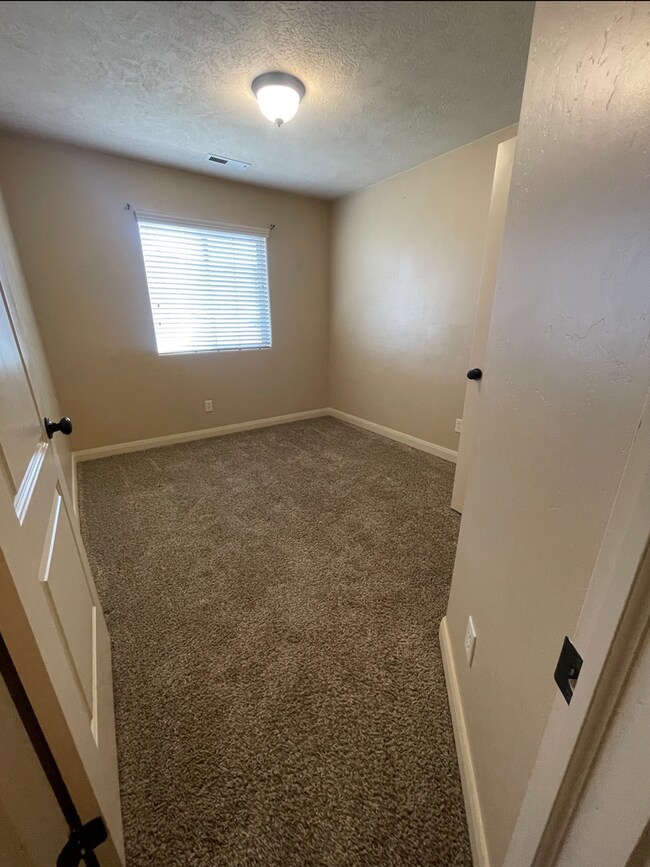 Building Photo - Stunning Cedar Townhome