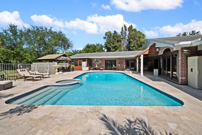 Building Photo - 4501 Briarcliff Ln