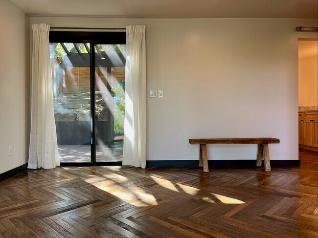 Building Photo - 21273 Entrada Rd