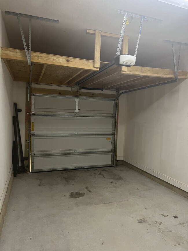 Building Photo - 151 Iron Horse Dr E