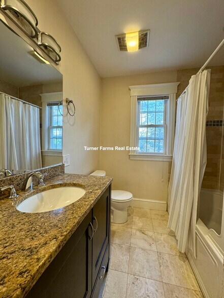 Building Photo - 154 Magazine St