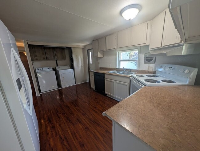 Building Photo - 2021 Grelle Ave