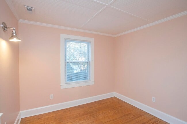 Building Photo - 909 Clarke St