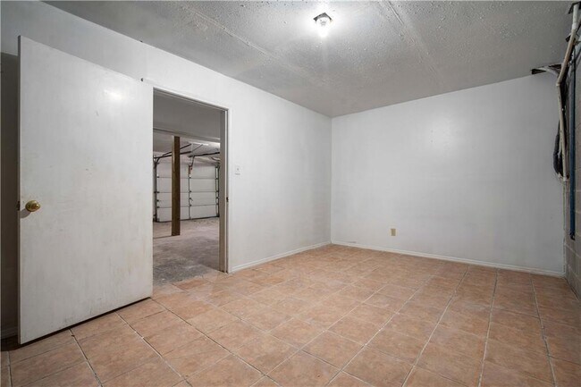 Building Photo - 8020 Suzanne Way
