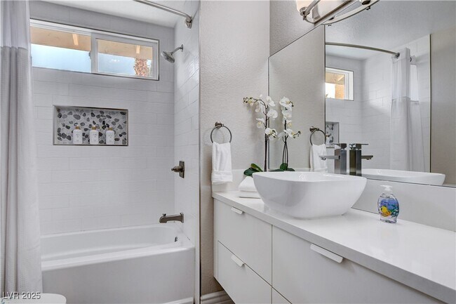 Building Photo - 2805 Klondike Ct