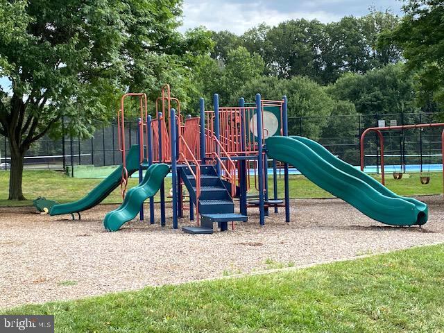 Building Photo - 8003 Normandy Dr