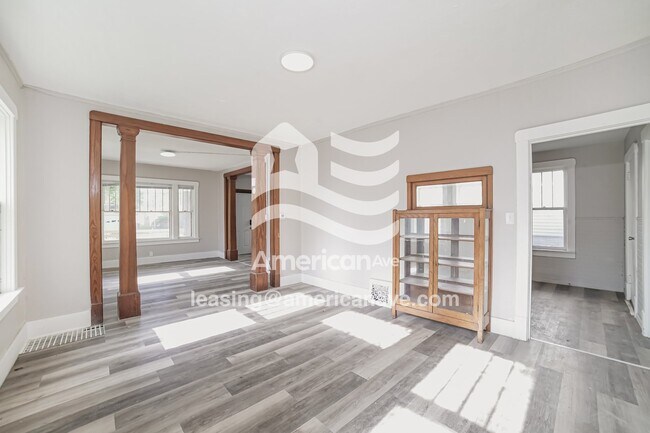 Building Photo - 1205 W Brons Ave