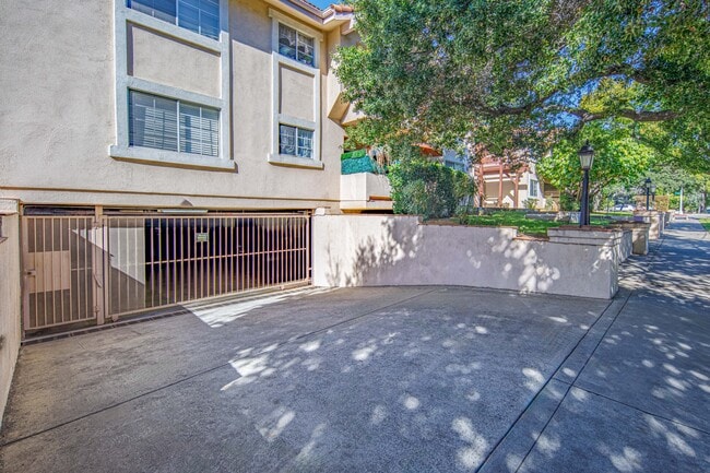 Building Photo - 449 N Catalina Ave