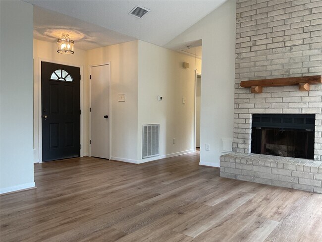 Building Photo - 28 E Lance Leaf Rd