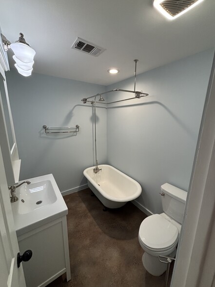 Full bath #1 - 1818 Alston Avenue