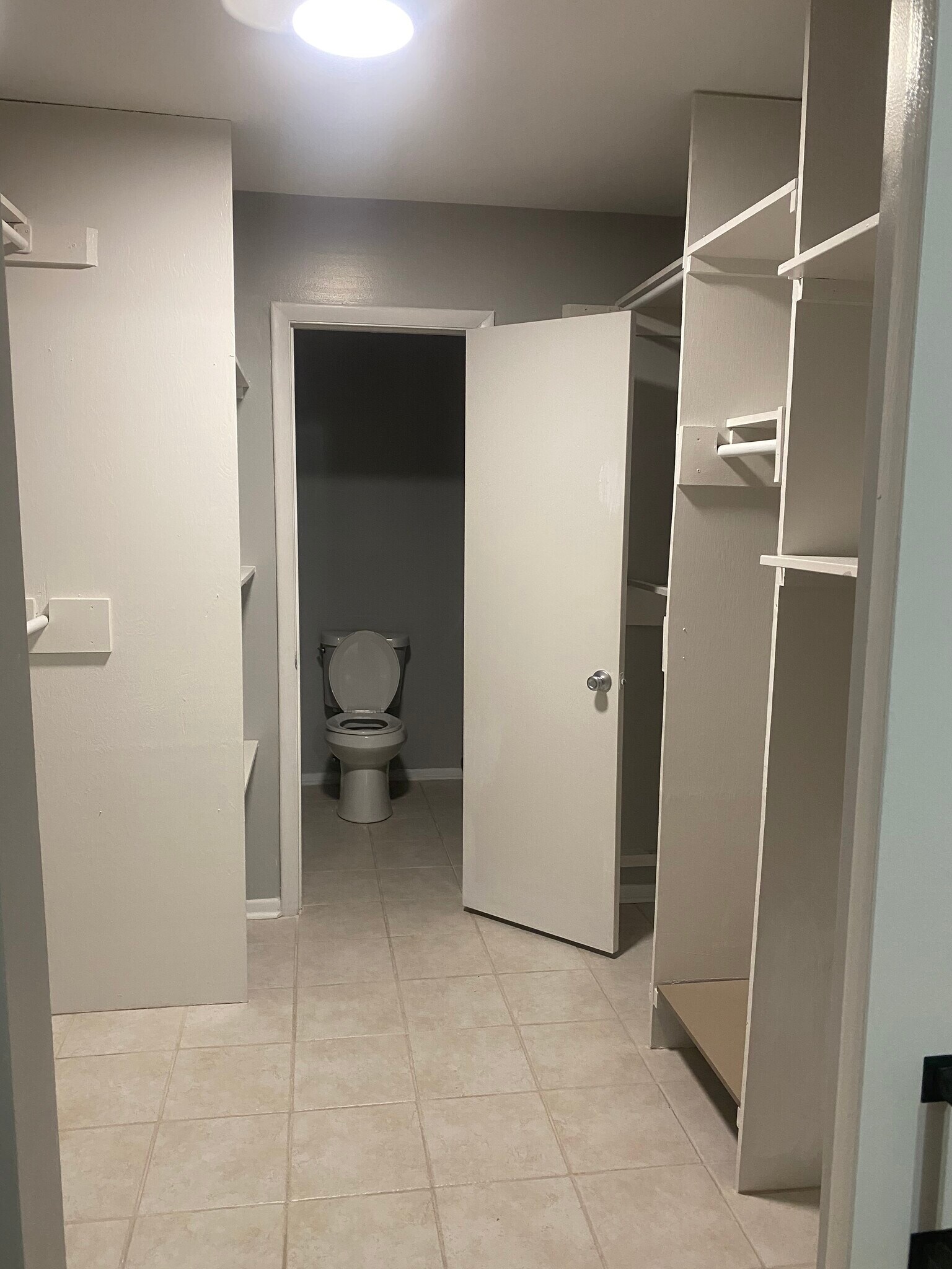 Building Photo - 1002 Woodland Vlg