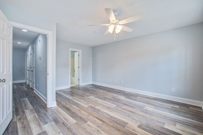 Building Photo - 4902 Lake Palmetto Ln