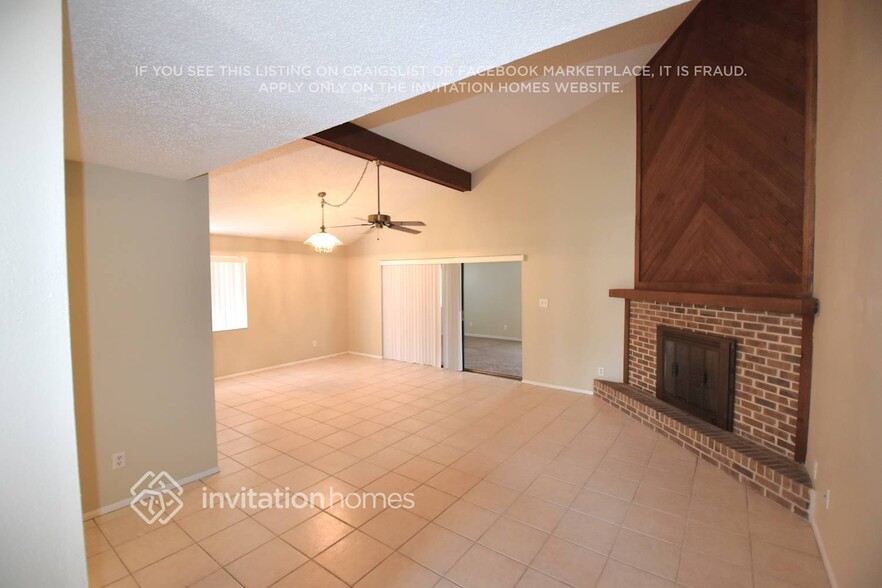 Building Photo - 2501 E Timberlane Dr