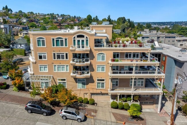 Building Photo - 2100 Thorndyke Ave W