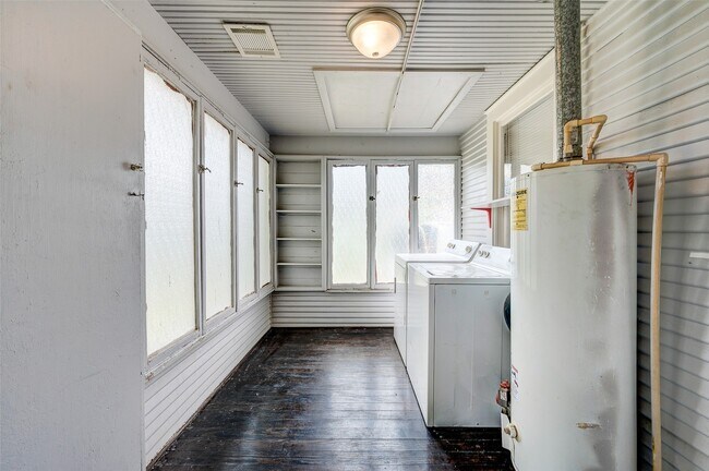 Building Photo - 109 E 23rd St