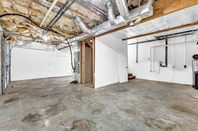 Building Photo - Amazing 3 bedroom 2 bathroom close to Fort...