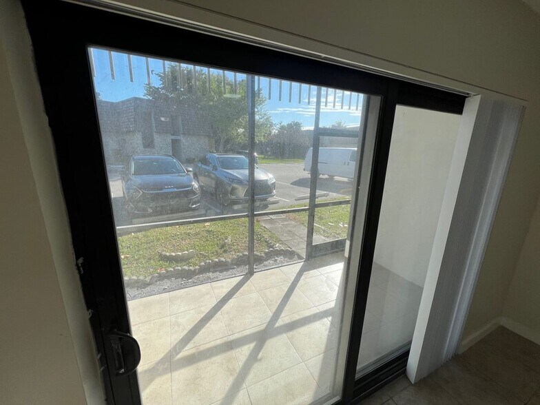 Building Photo - 3111 Oakland Shores Dr