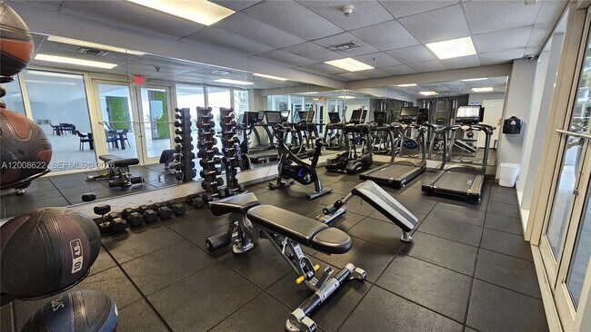 Building Photo - 170 SE 14th St