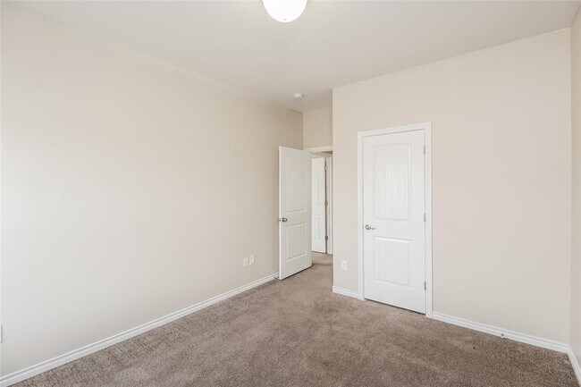 Building Photo - 10416 Westover Ave