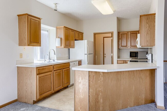 Building Photo - Spacious 3 Bedroom Gem In Southwest Omaha!!