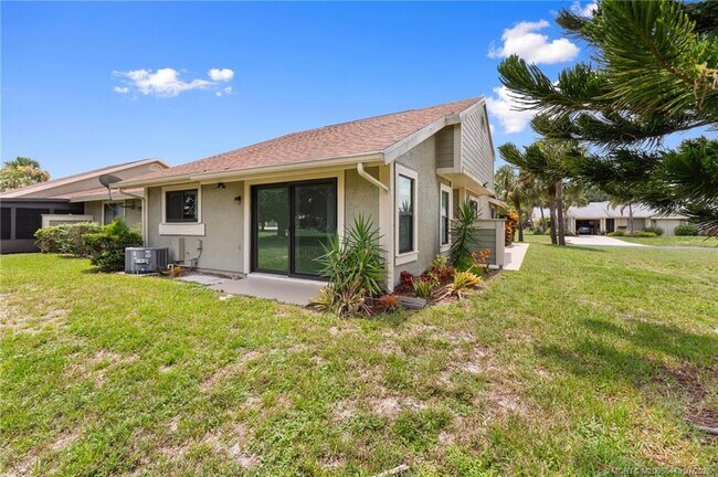 Building Photo - 1496 SE Colchester Cir
