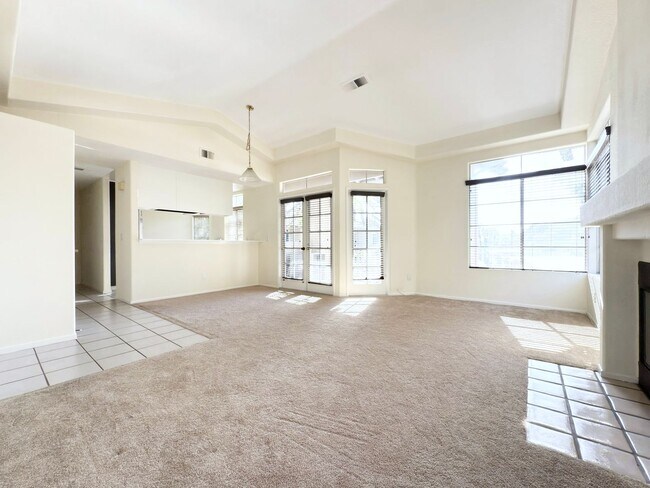Building Photo - Upper Level Condo in Gated Community