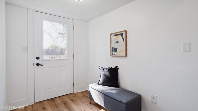 Building Photo - 407 W 1st Ave