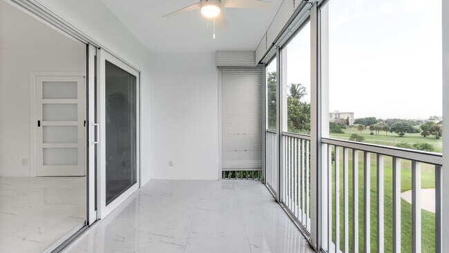 Building Photo - 3000 N Palm Aire Dr