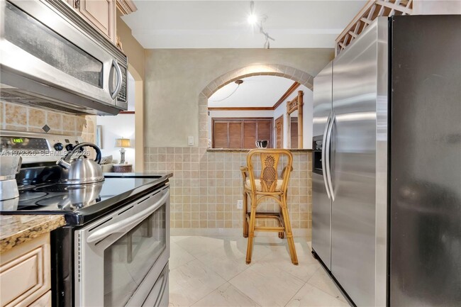 Building Photo - 5555 Collins Ave