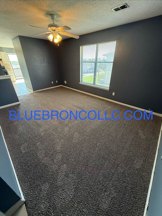 Building Photo - Cute 2 bedroom 1 bathroom home with a 1 car garage