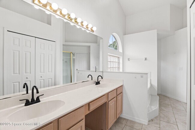 Building Photo - 475 Buttonwood Dr