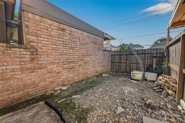 Building Photo - 13175 Clarewood Dr