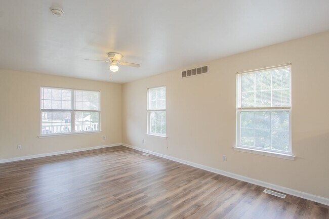 Building Photo - 247 Academy Ln