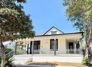 Building Photo - 429 E Carson St