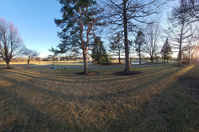 Building Photo - 225 Willow Pkwy