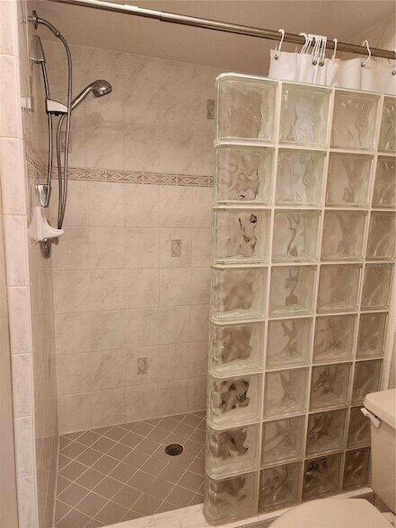 Building Photo - 6501 Stone River Rd