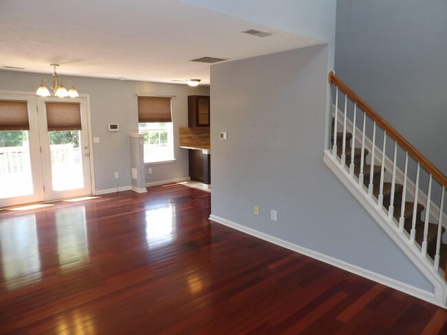 Building Photo - 123 Serena Way