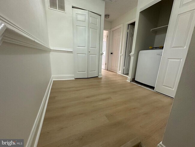 Building Photo - 8282 White Pine Dr