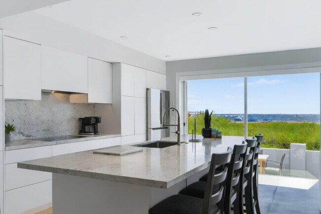 Building Photo - 604 N Ocean Blvd